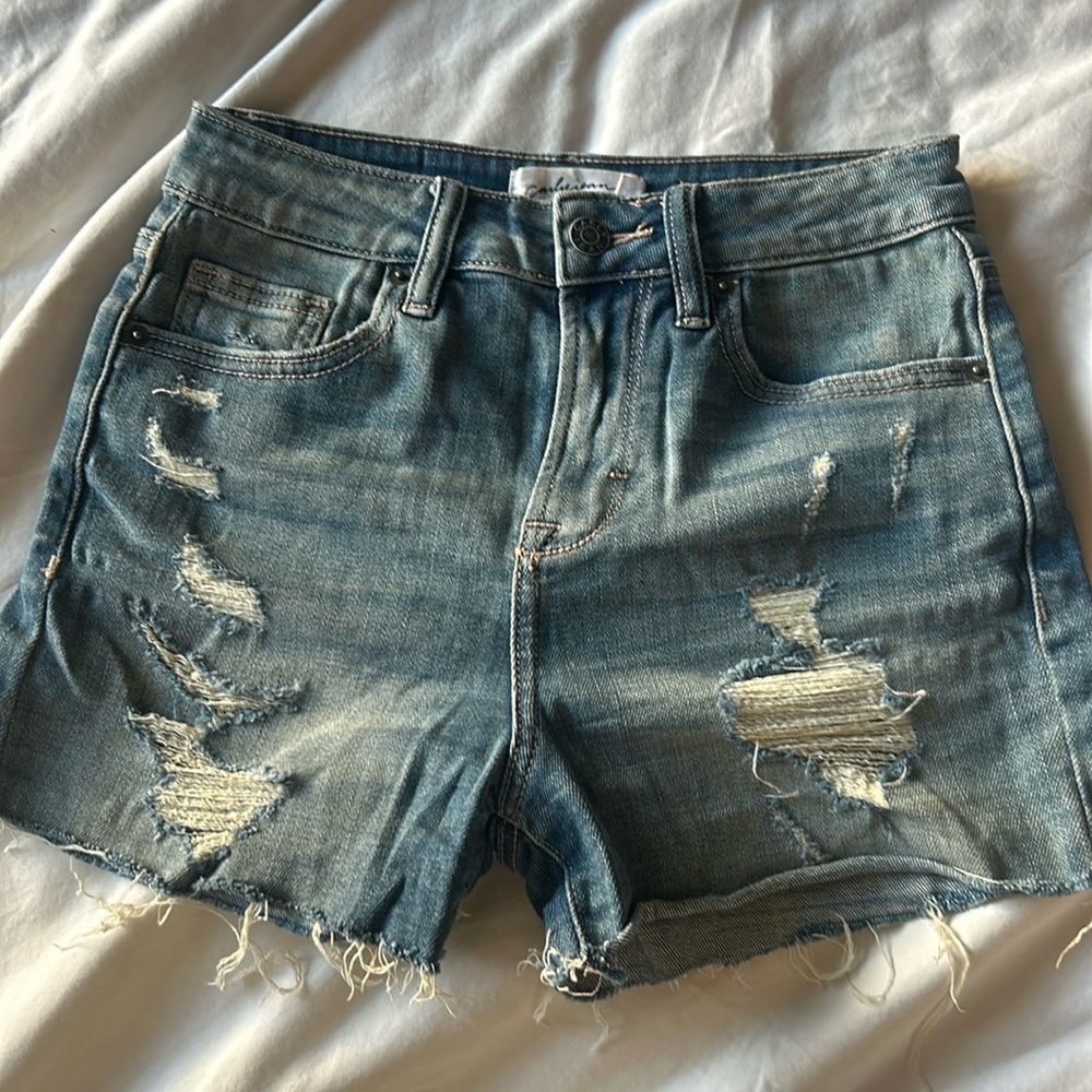 Carly Jean light wash denim shorts size xs
